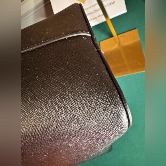 Tory Burch Robinson Saffiano Leather triple compartment bag Like new condition! - Picture 9 of 11